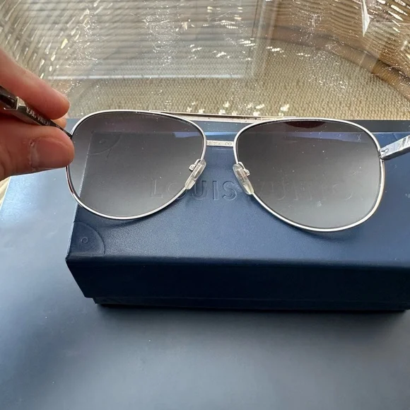 Louis Vuitton Attitude Pilote Sunglasses